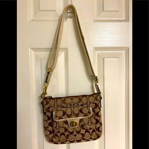 Coach NWOT Signature w/front Twist Lock Compartment w/Adjustable Strap